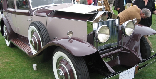 Rolls-Royce и Aston Martin: VIP-лоты аукциона