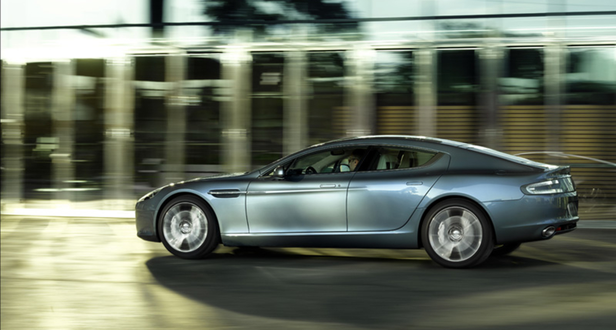 Aston Martin показал пятидверный хэтчбек