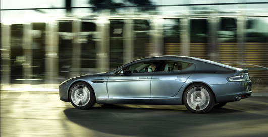 Aston Martin показал пятидверный хэтчбек