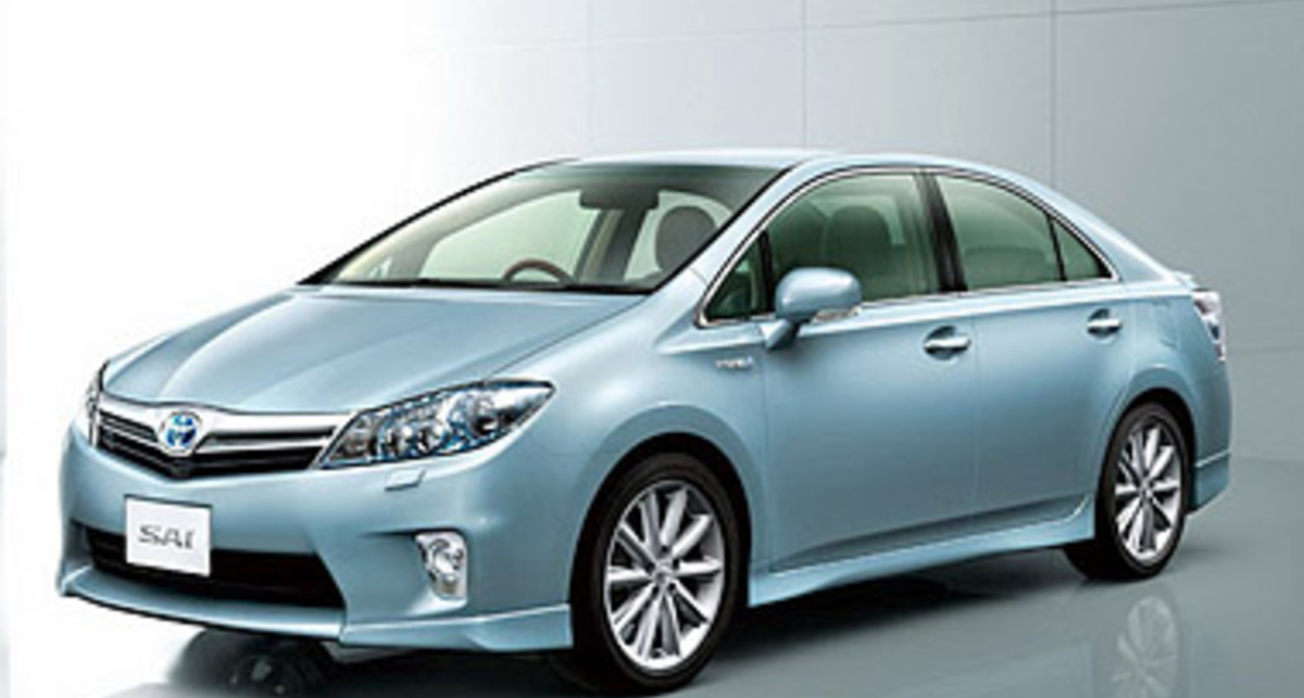 Toyota показала гибридный седан Sai