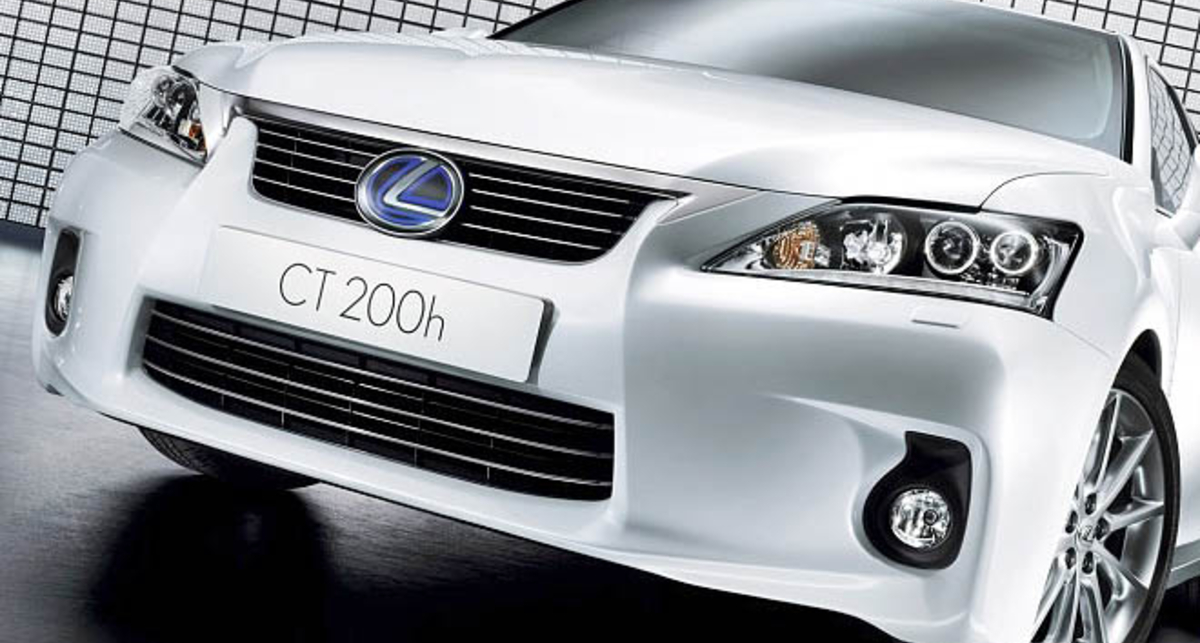 Lexus представит компактный гибрид