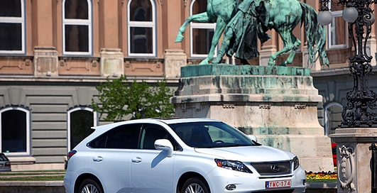 Кроссовер Lexus лишится ключевого атрибута