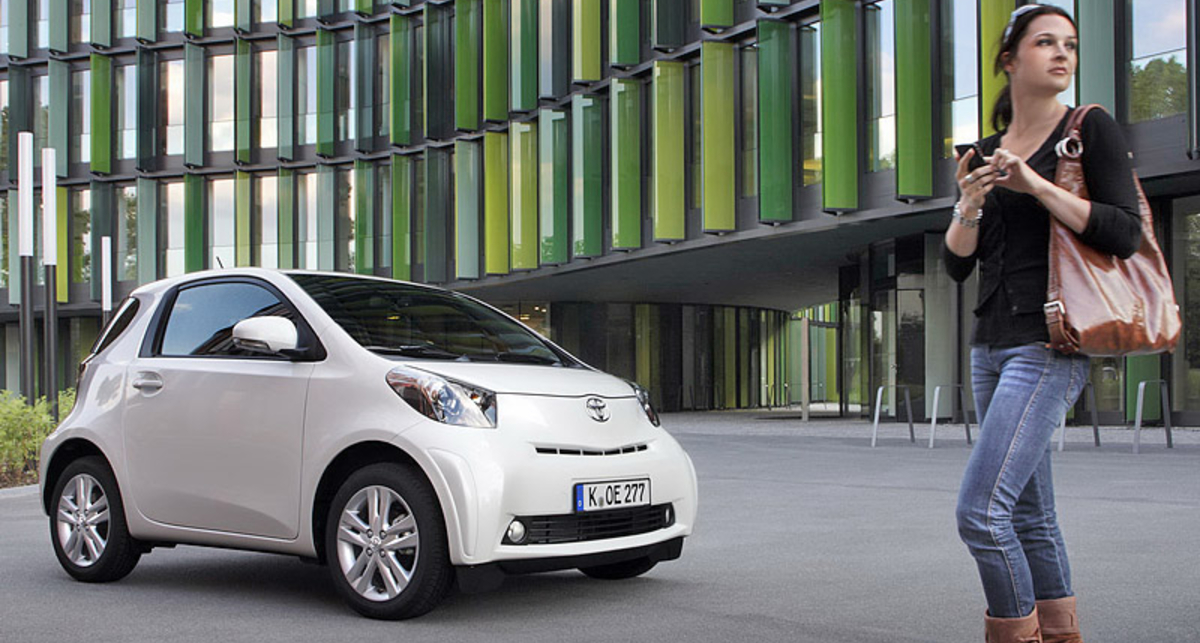 Toyota представит в Париже обновленный миникар