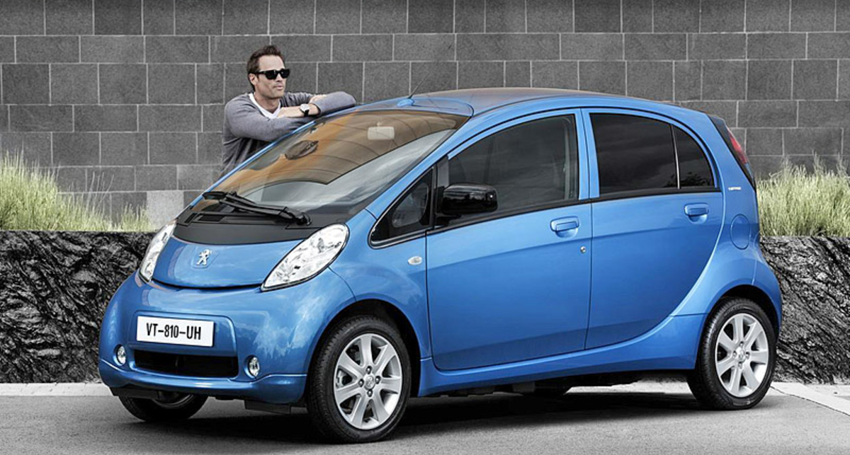 Peugeot представит в Париже авто на батарейках