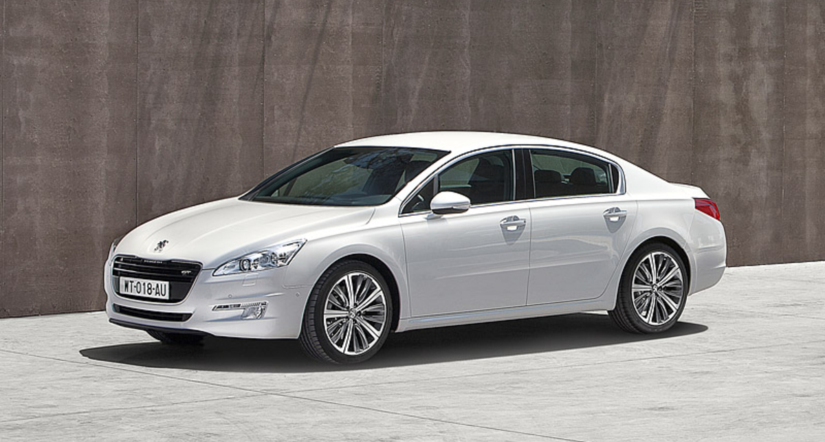 Новая модель Peugeot заменит сразу две старые