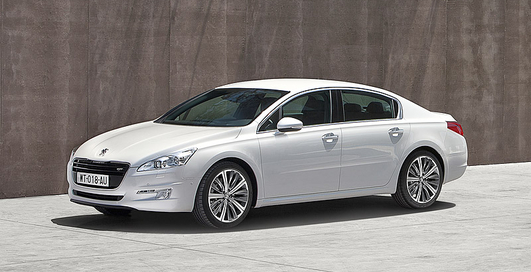 Новая модель Peugeot заменит сразу две старые