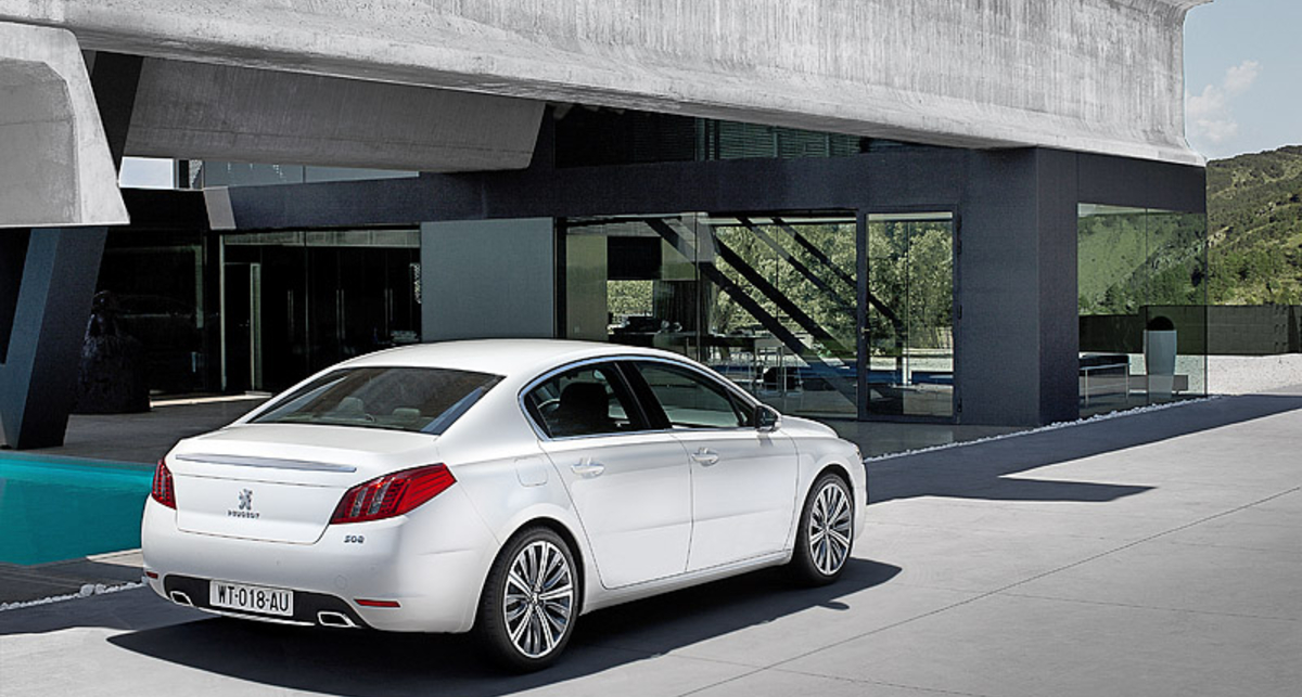 Peugeot рассказала о новинках Парижского автосалона