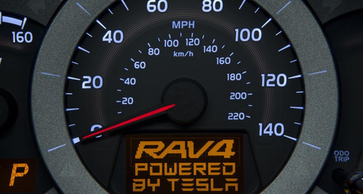 Toyota запустила электрическую 