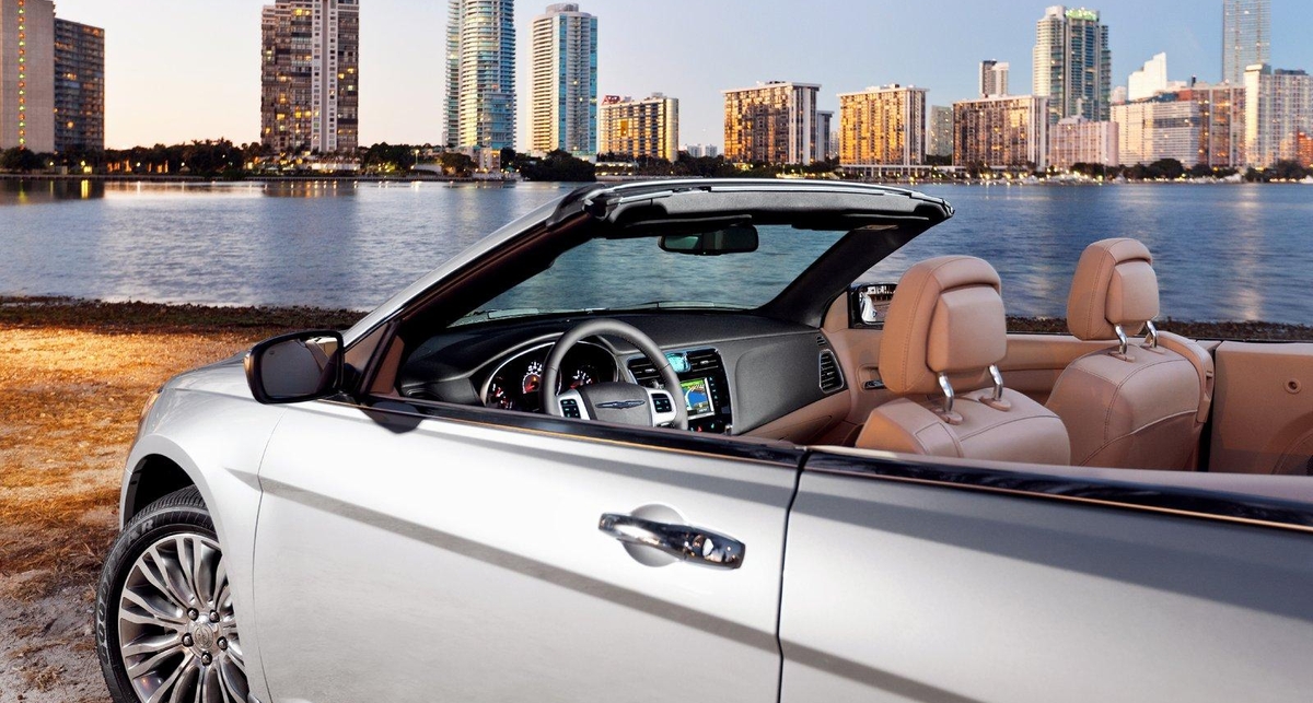 Новинке Chrysler красиво снесло крышу (фото)