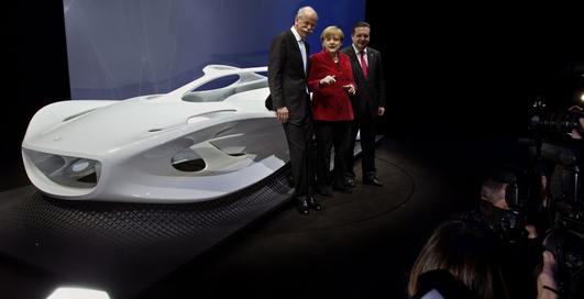 К 125-летнему юбилею Mercedes-Benz показала свое будущее