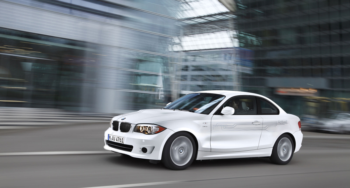 BMW показала свой первый серийный электрокар (фото)