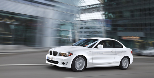 BMW показала свой первый серийный электрокар (фото)