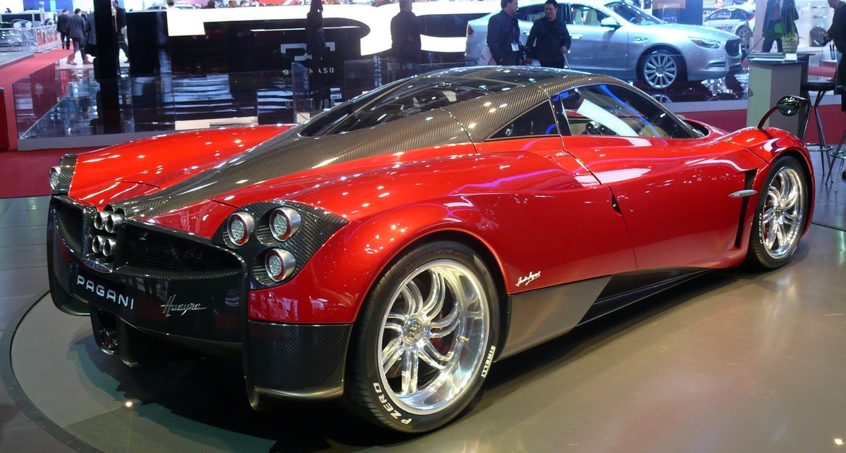 Pagani показала одно из самых роскошных и экстремальных авто в мире