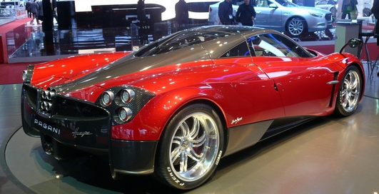 Pagani показала одно из самых роскошных и экстремальных авто в мире