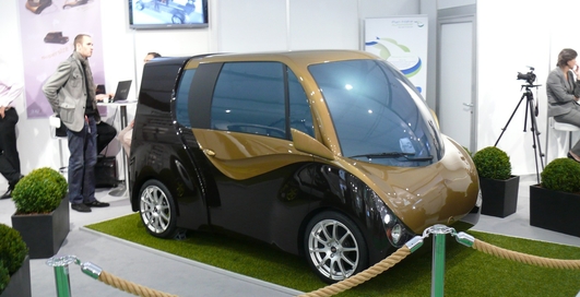 Французы привезли в Женеву раздвижное авто (видео)