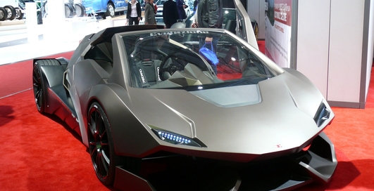 На Женевском автосалоне-2011 показали "бэтмобиль" (фото)