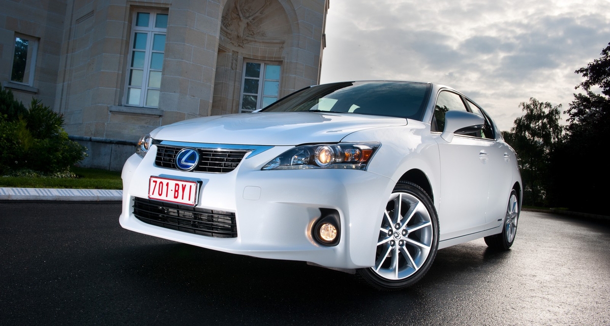 Lexus отправил гибридного представителя в гольф-класс (фото)