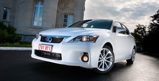 Lexus отправил гибридного представителя в гольф-класс (фото)