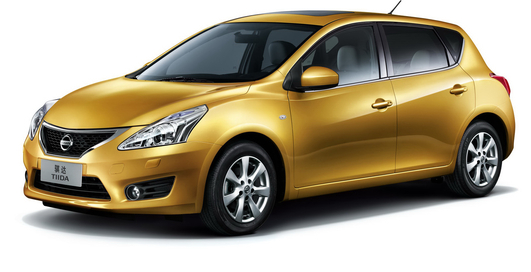 Nissan Tiida показала новое лицо (фото)