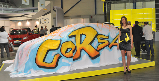 Участников SIA 2011 забросали долларами (фото)