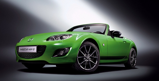 Поклонников Mazda порадуют "лаймовой" машиной (фото)