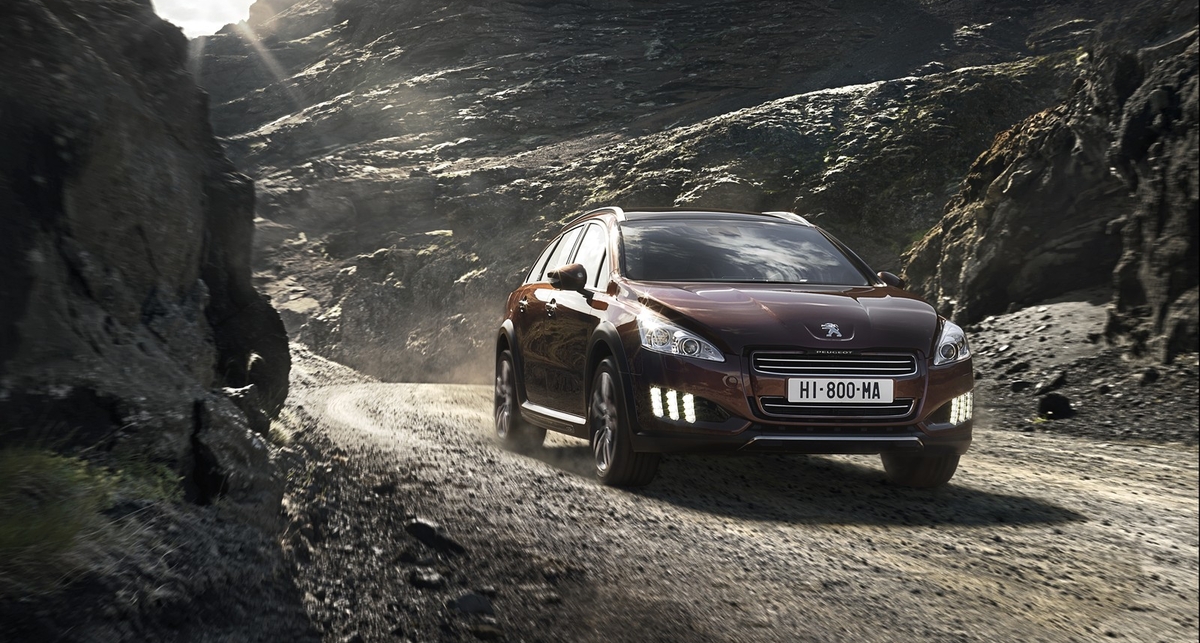 Peugeot 508 станет полноприводным гибридным кроссовером (фото)