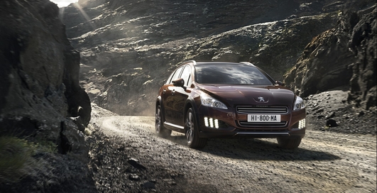 Peugeot 508 станет полноприводным гибридным кроссовером (фото)