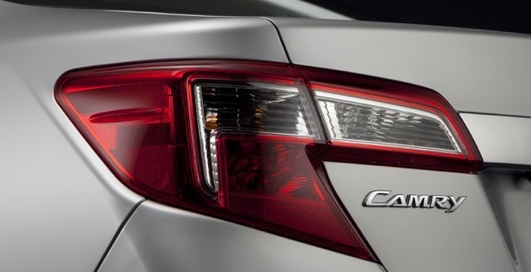 Toyota показала кусочки новой Camry (фото)