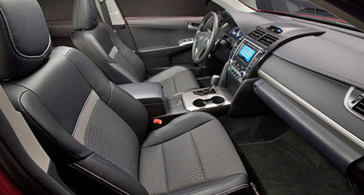 В новую Toyota Camry уже можно заглянуть (фото)
