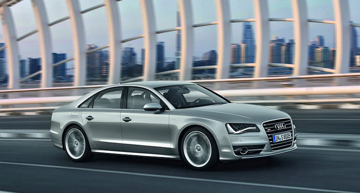 Audi показала мощнейший седан S8 до Франкфурта (фото)