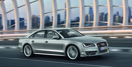 Audi показала мощнейший седан S8 до Франкфурта (фото)