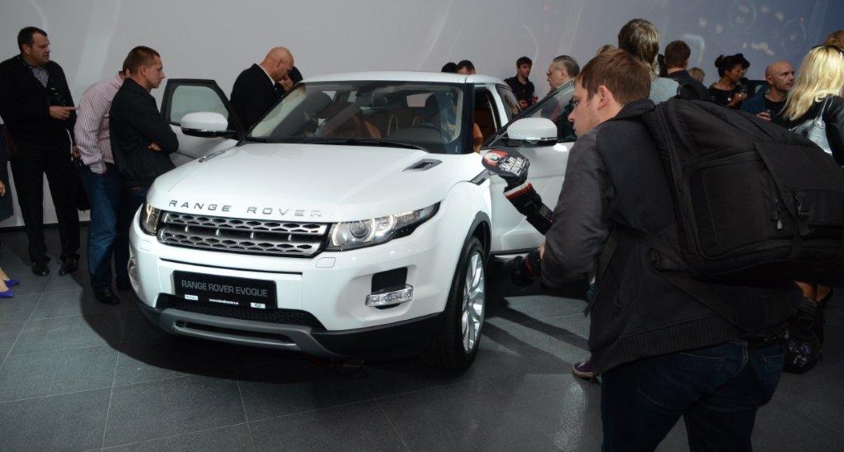 Новый Range Rover разбирают в Украине, как горячие пирожки