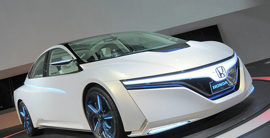 Honda представила авто с исчезающим рулем (фото)