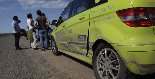 Новейший Mercedes-Benz не выдержал испытания Казахстаном (фото)