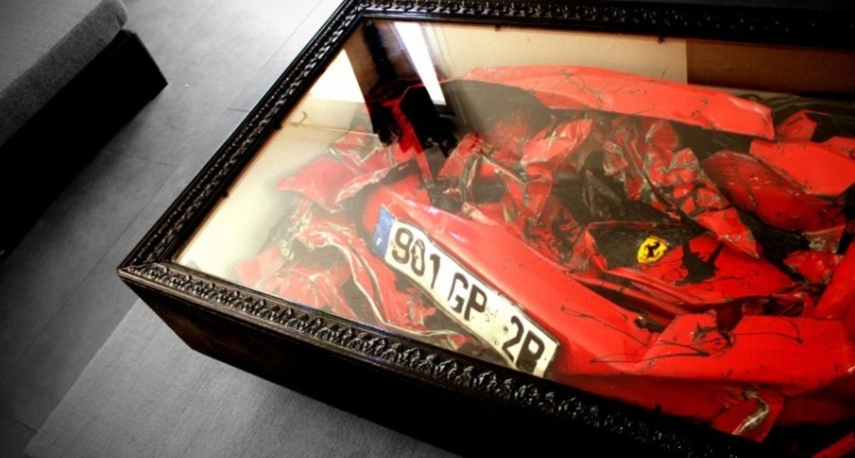 Из разбитой Ferrari 360 Modena сделали стол (фото)