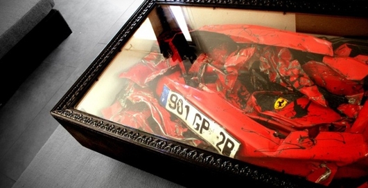 Из разбитой Ferrari 360 Modena сделали стол (фото)