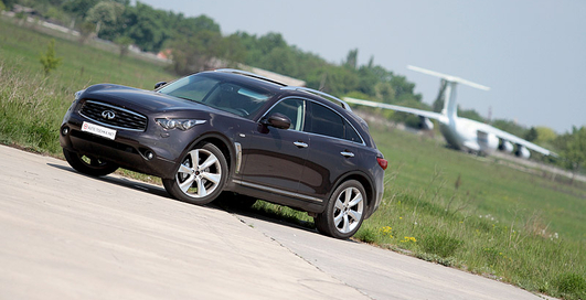 Тест-драйв Infiniti FX37S: бодибилдер в роли спринтера (видео)