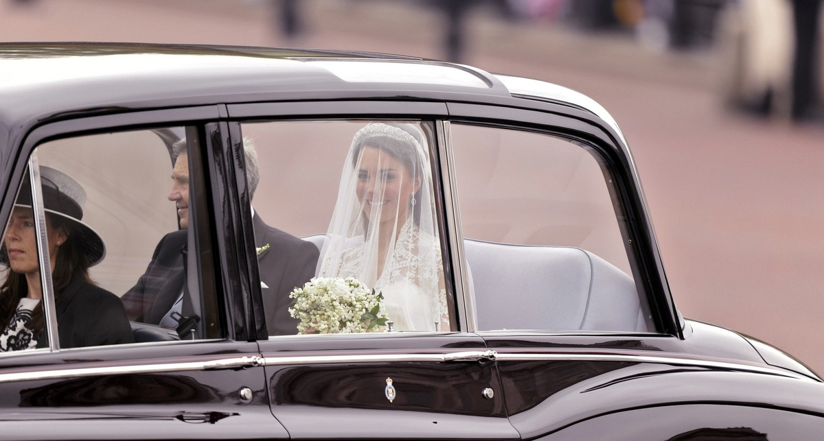 Самый роскошный свадебный кортеж в мире (фото)