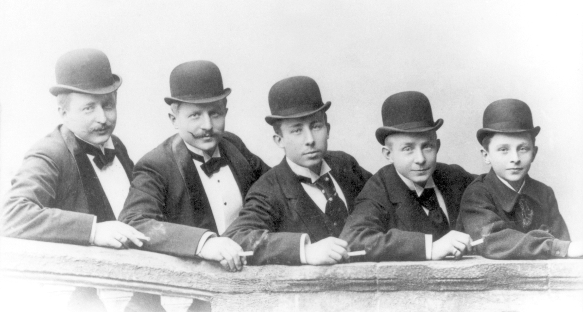 Адам Опель - от швейных машин к автомобилям (фото)