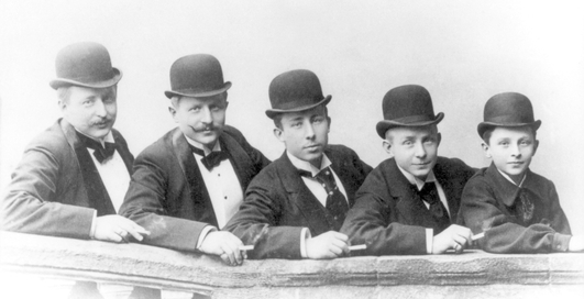 Адам Опель - от швейных машин к автомобилям (фото)