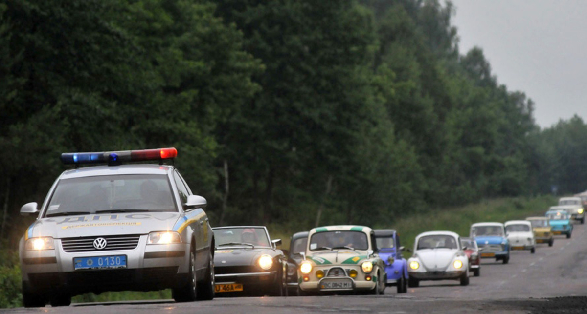 Во Львове стартовал легендарный фестиваль ретро-каров (фото)