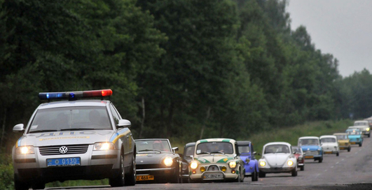 Во Львове стартовал легендарный фестиваль ретро-каров (фото)