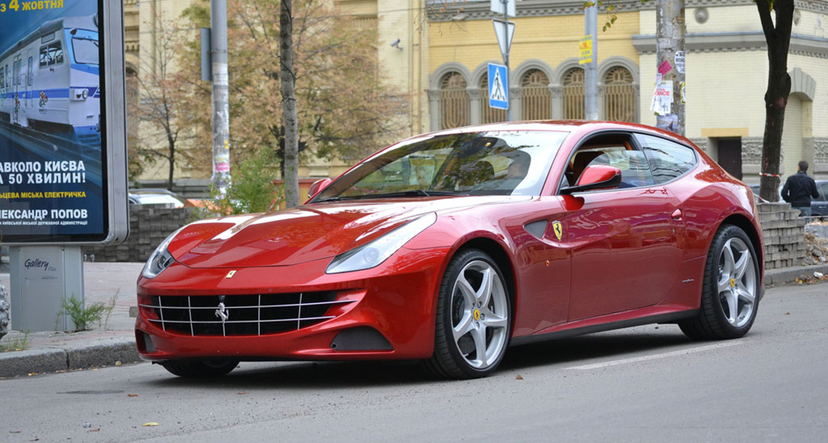 Шоу-рум киевского салона Ferrari опустел (фото)