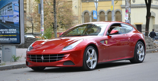 Шоу-рум киевского салона Ferrari опустел (фото)