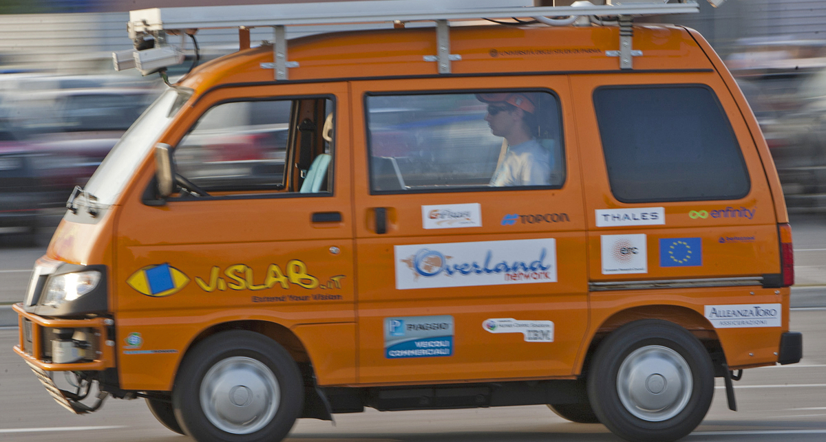 Автомобили, которые могут ездить без водителя (фото)