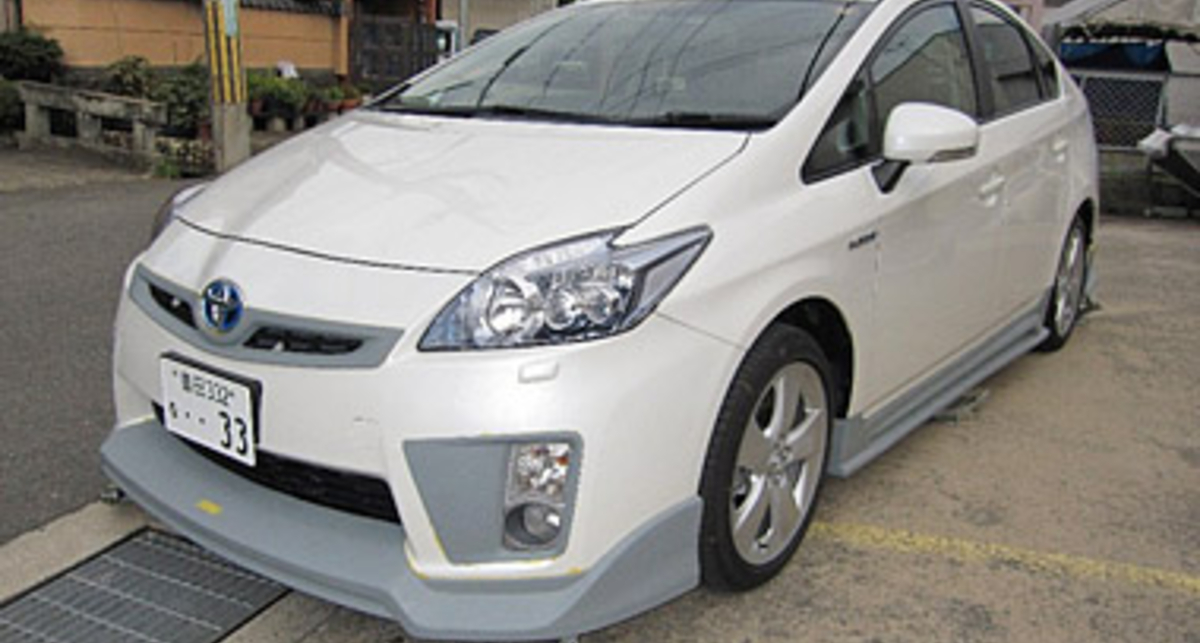 Гибридная Toyota Prius получила тюнинг-версию