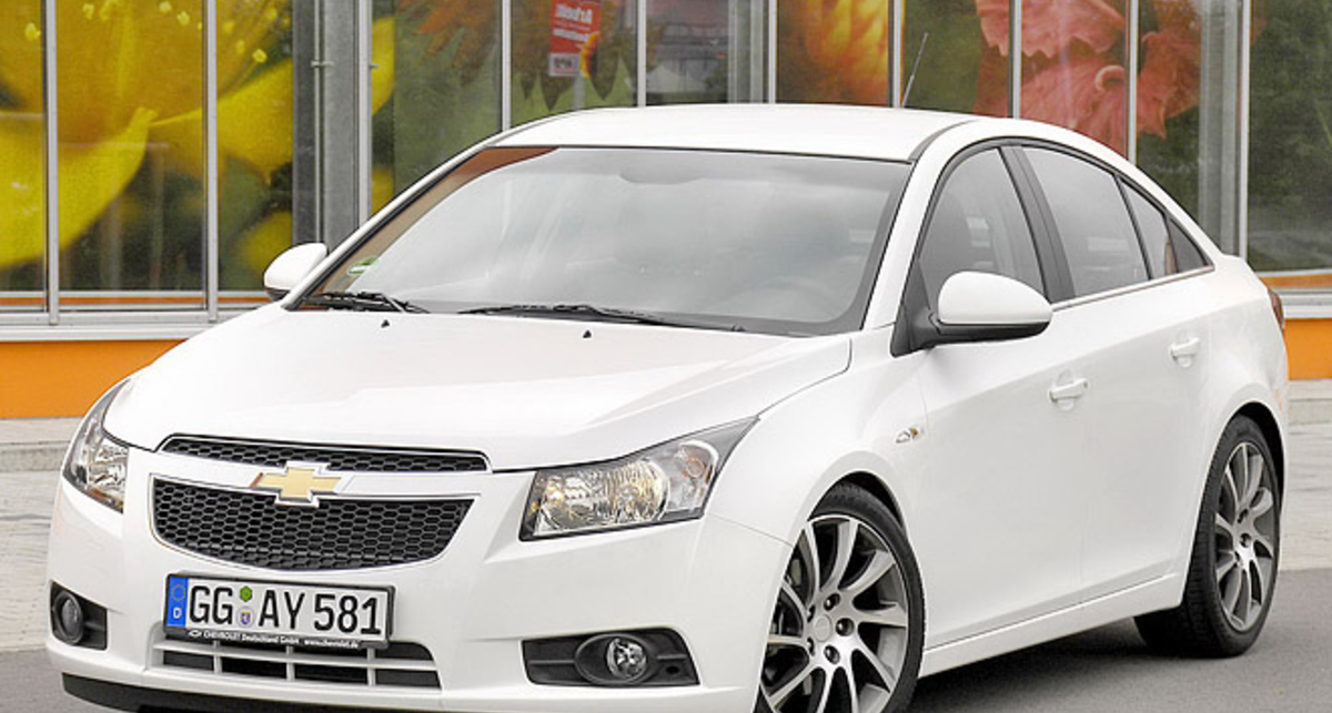 Chevrolet представил спортивный обвес для Aveo и Cruze