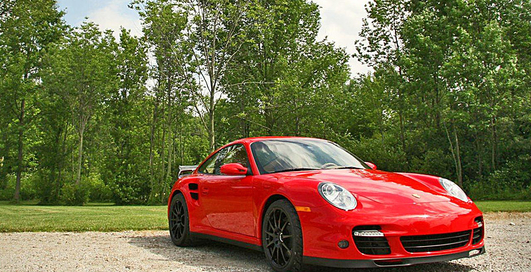 Американцы показали дорожный болид с "автоматом"