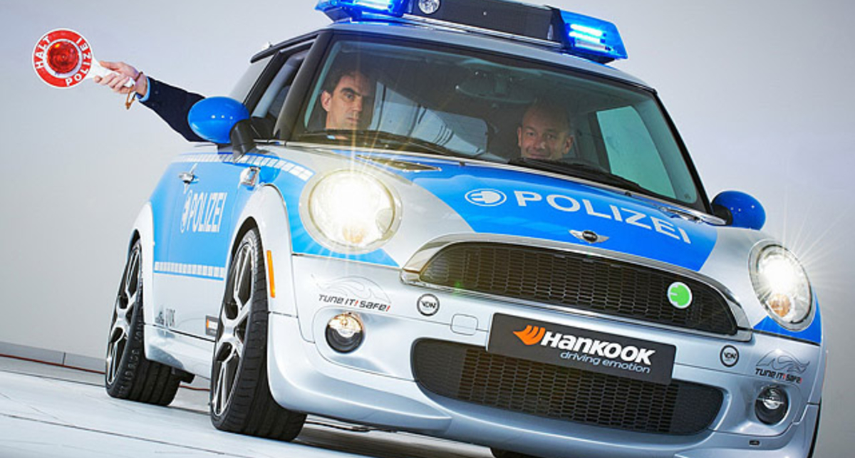 Правоохранители пересядут на тюнинговые электрокары (фото, видео)