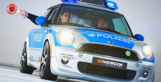 Правоохранители пересядут на тюнинговые электрокары (фото, видео)